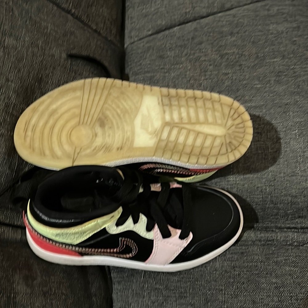 AIR JORDAN 1 Mid Glow in the Dark